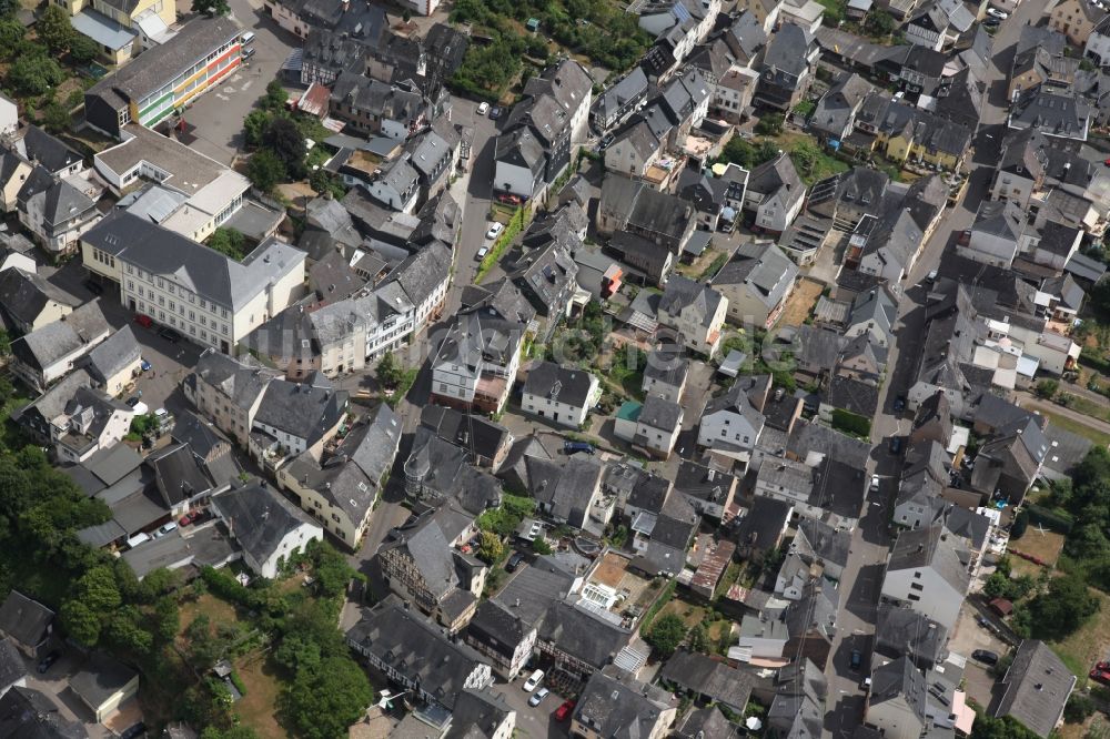 Luftbild Enkirch - Dorfkern an den Fluss- Uferbereichen der Mosel in Enkirch im Bundesland Rheinland-Pfalz, Deutschland