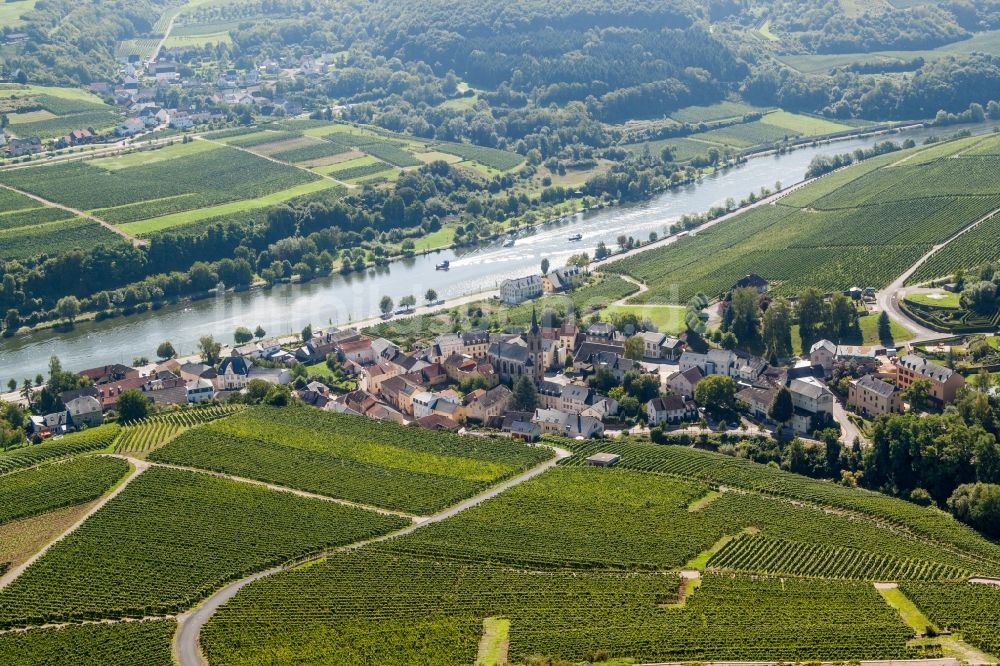 Luftbild Wormeldange - Dorfkern an den Fluss- Uferbereichen der Mosel in Wormeldange in Grevenmacher, Luxemburg