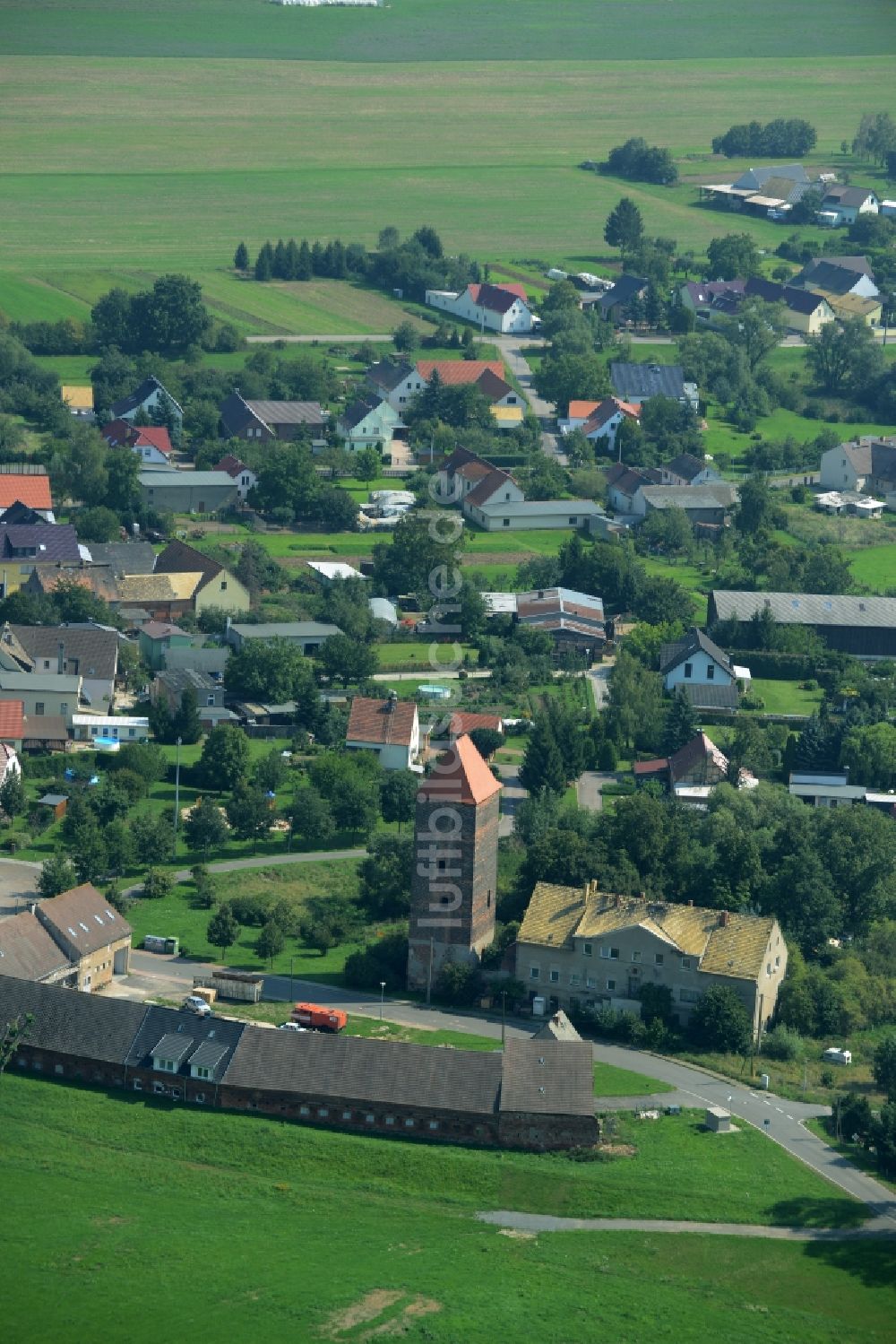 Luftaufnahme Gruna - Dorfkern an den Fluss- Uferbereichen der Mulde in Gruna im Bundesland Sachsen