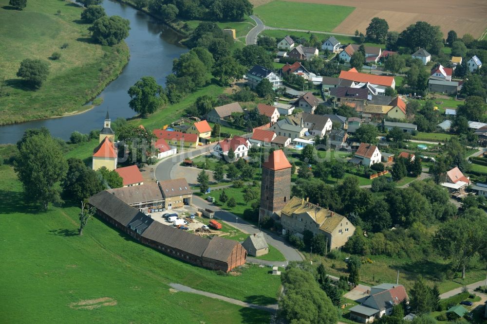 Gruna von oben - Dorfkern an den Fluss- Uferbereichen der Mulde in Gruna im Bundesland Sachsen