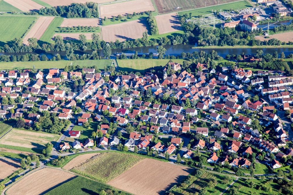 Ingersheim von oben - Dorfkern an den Fluss- Uferbereichen des Neckar im Ortsteil Kleiningersheim in Ingersheim im Bundesland Baden-Württemberg, Deutschland