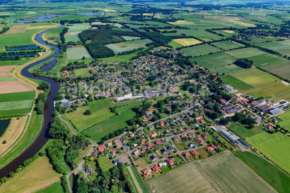 Estorf von oben - Dorfkern an den Fluss- Uferbereichen der Oste in Gräpel im Bundesland Niedersachsen, Deutschland