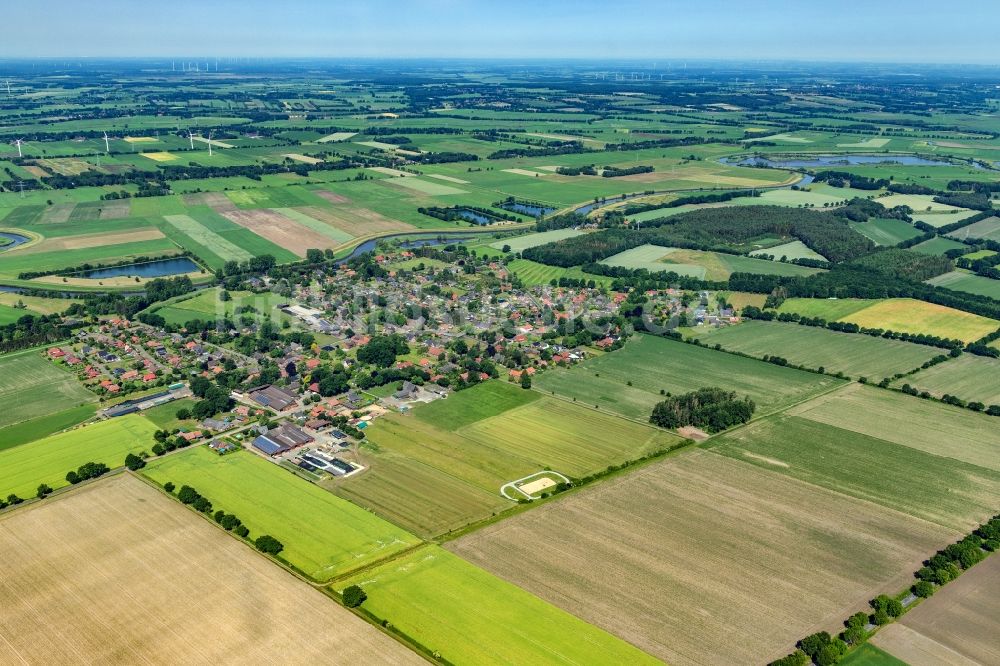 Estorf von oben - Dorfkern an den Fluss- Uferbereichen der Oste in Gräpel im Bundesland Niedersachsen, Deutschland