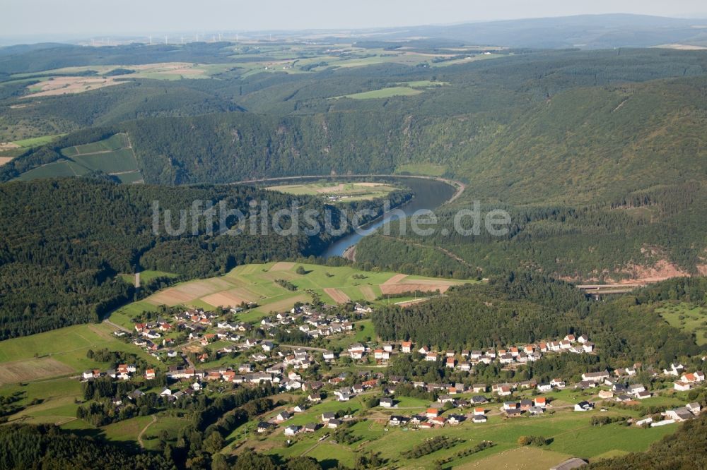 Taben-Rodt aus der Vogelperspektive: Dorfkern an den Fluss- Uferbereichen der Saar in Taben-Rodt im Bundesland Rheinland-Pfalz, Deutschland