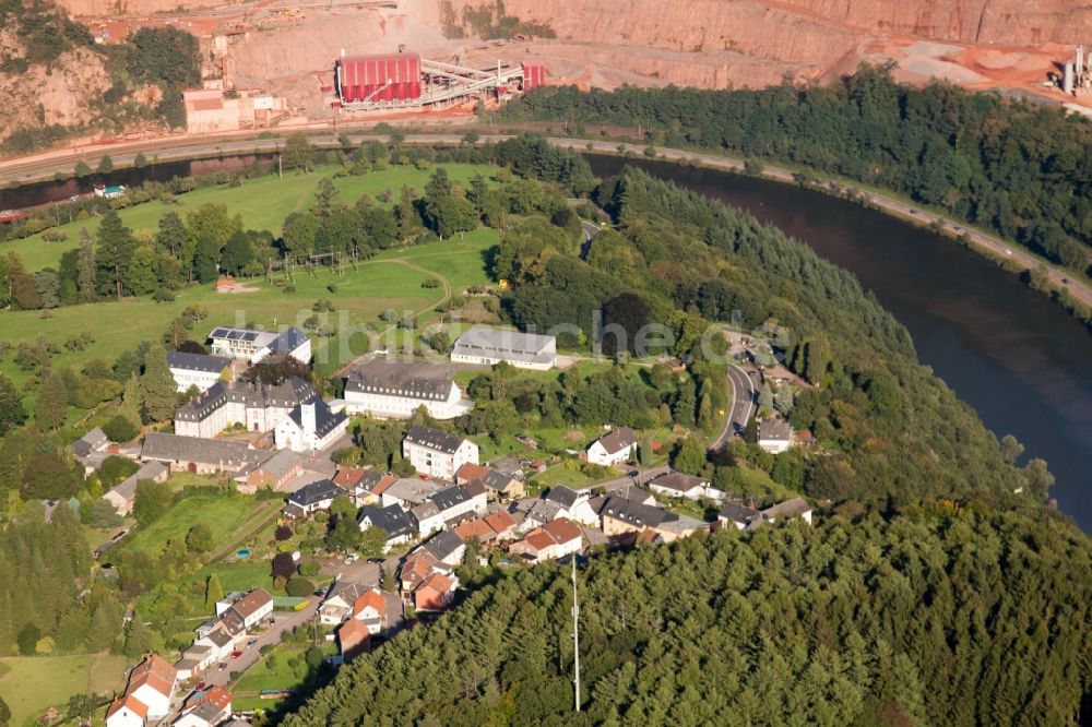 Luftbild Taben-Rodt - Dorfkern an den Fluss- Uferbereichen der Saar in Taben-Rodt im Bundesland Rheinland-Pfalz, Deutschland