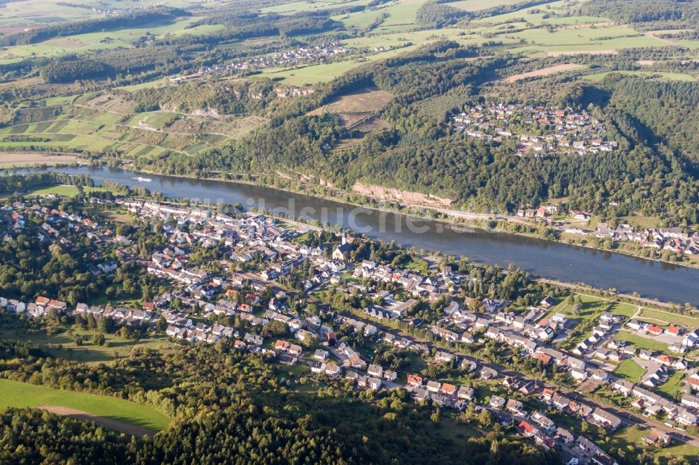 Luftaufnahme Wasserliesch - Dorfkern an den Fluss- Uferbereichen in Wasserliesch im Bundesland Rheinland-Pfalz, Deutschland