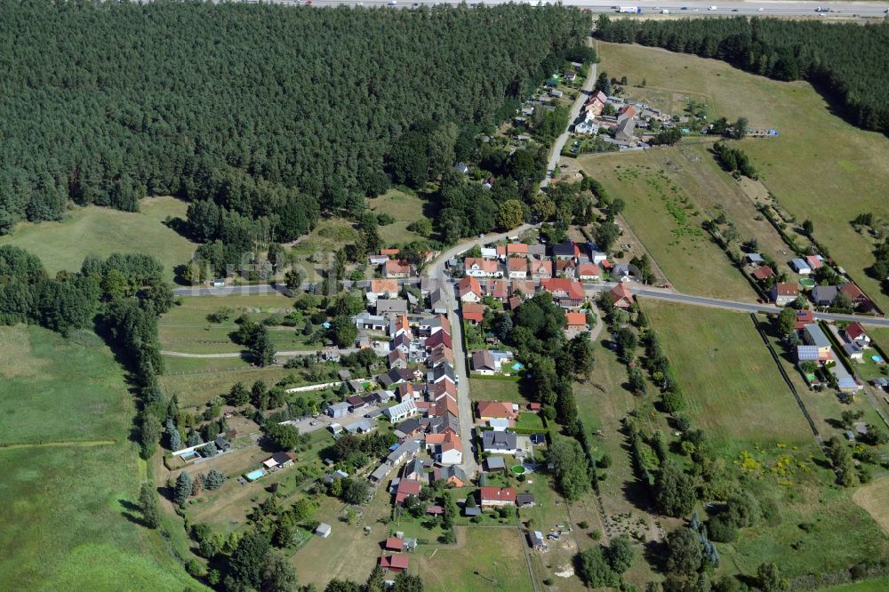 Friedrichshof von oben - Dorfkern in Friedrichshof im Bundesland Brandenburg