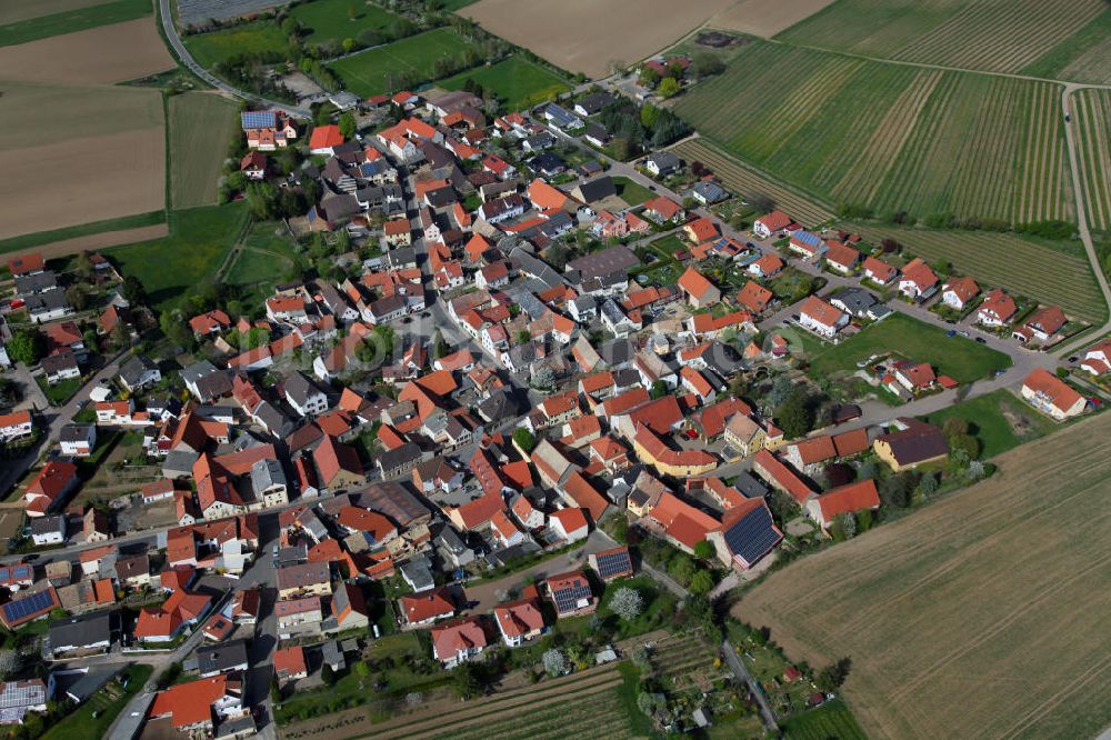 Gau-Heppenheim aus der Vogelperspektive: Dorfkern von Gau-Heppenheim, einer Ortsgemeinde im Landkreis Alzey-Worms in Rheinland-Pfalz