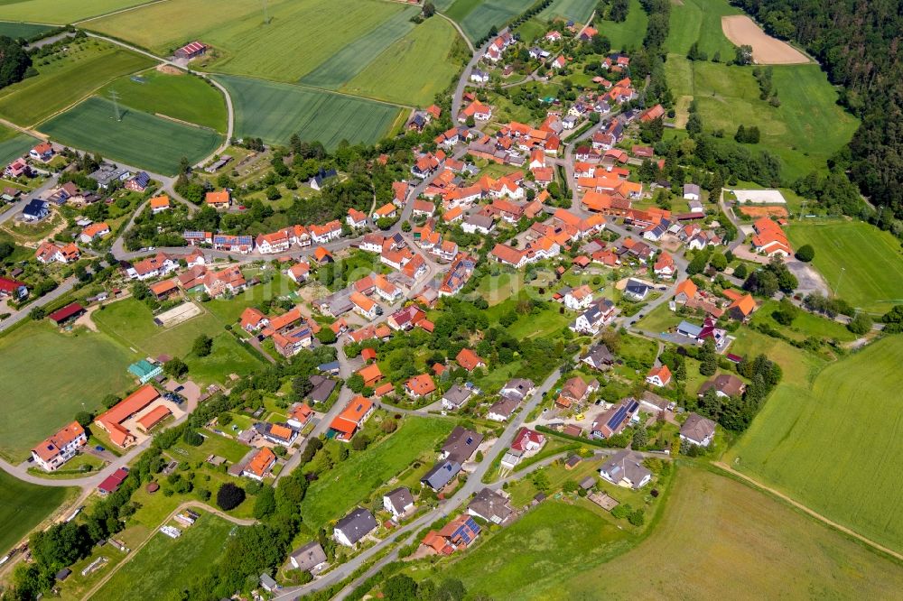 Gellershausen von oben - Dorfkern in Gellershausen im Bundesland Hessen, Deutschland