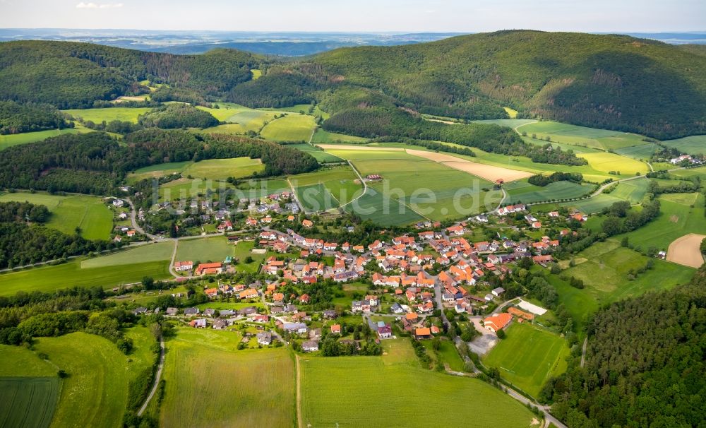 Gellershausen von oben - Dorfkern in Gellershausen im Bundesland Hessen, Deutschland