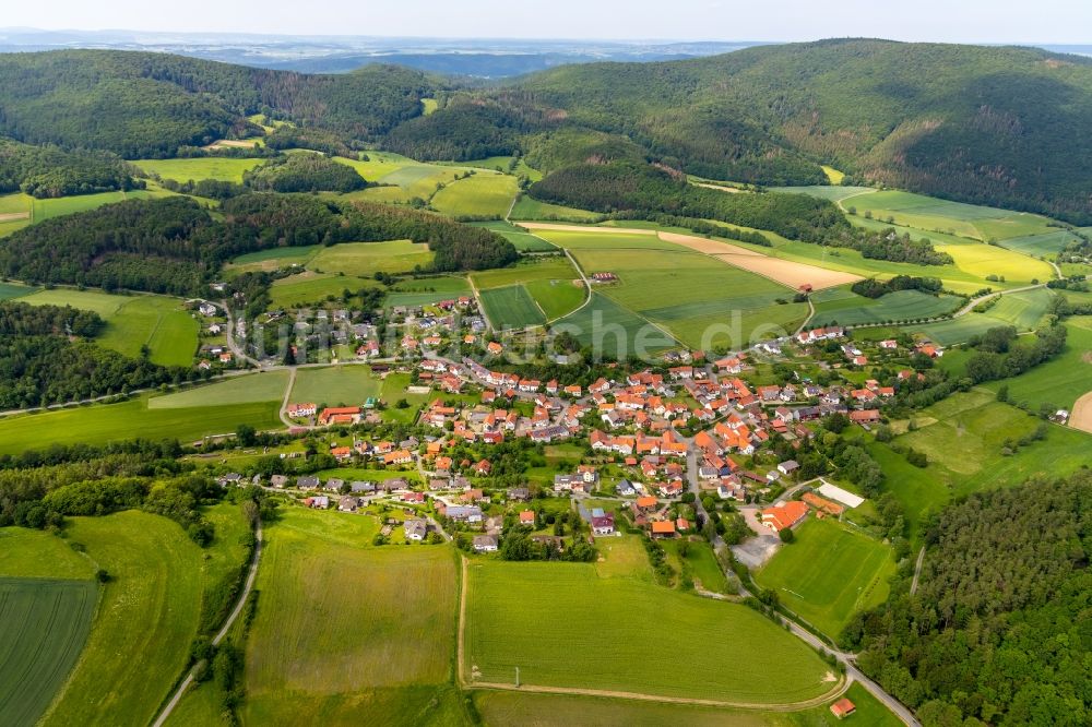 Gellershausen aus der Vogelperspektive: Dorfkern in Gellershausen im Bundesland Hessen, Deutschland