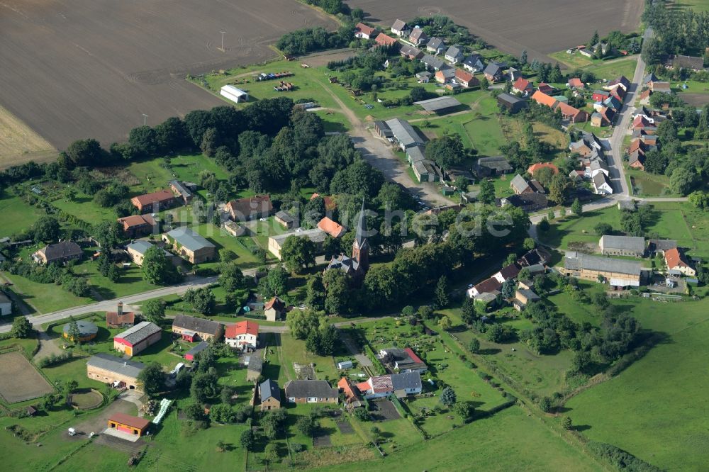 Gnevsdorf aus der Vogelperspektive: Dorfkern in Gnevsdorf im Bundesland Mecklenburg-Vorpommern