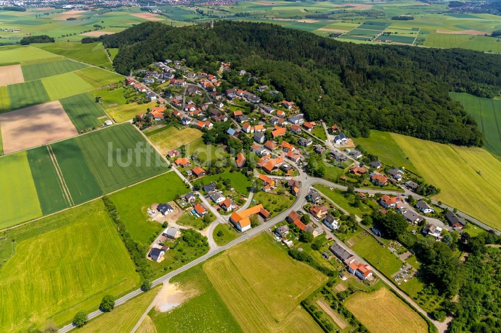 Goldhausen aus der Vogelperspektive: Dorfkern in Goldhausen im Bundesland Hessen, Deutschland