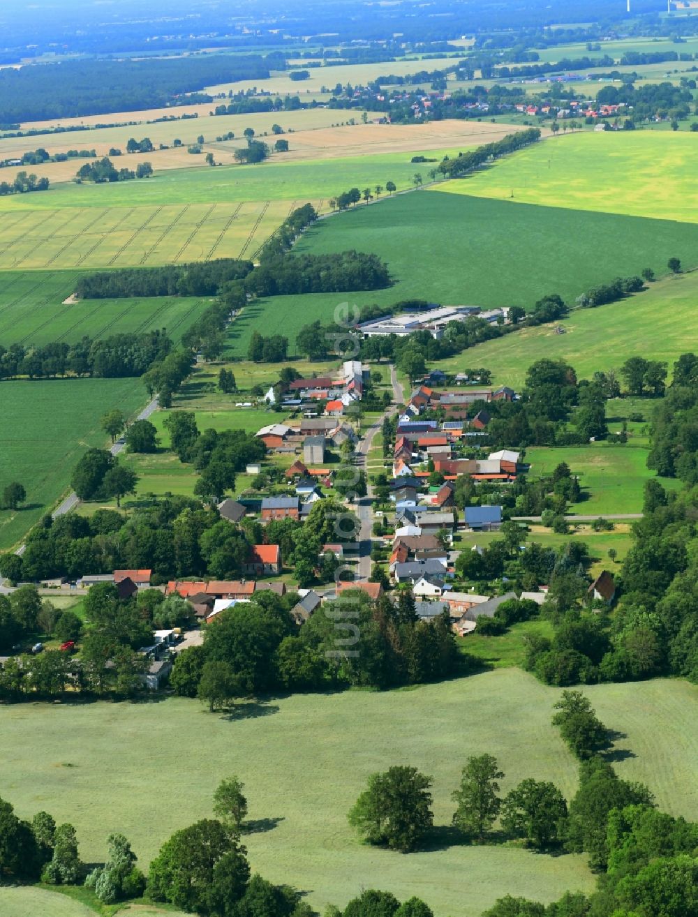 Gulow von oben - Dorfkern in Gulow im Bundesland Brandenburg, Deutschland