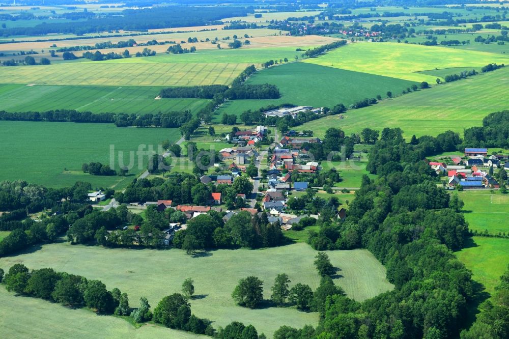 Gulow aus der Vogelperspektive: Dorfkern in Gulow im Bundesland Brandenburg, Deutschland