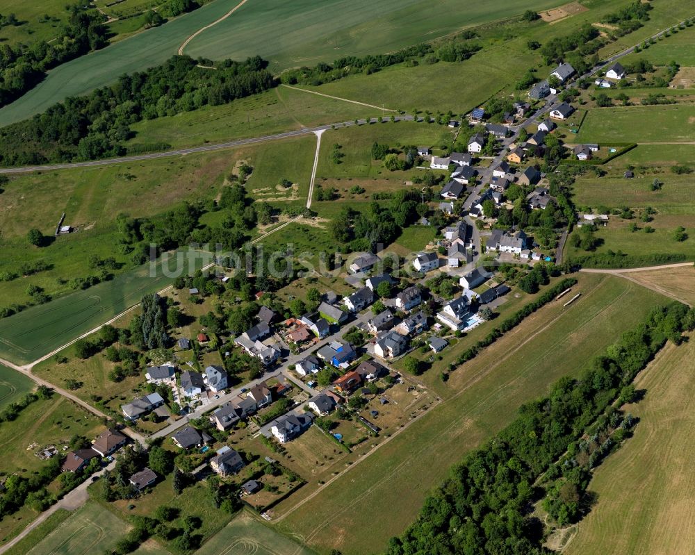 Hübingen aus der Vogelperspektive: Dorfkern in Hübingen im Bundesland Rheinland-Pfalz