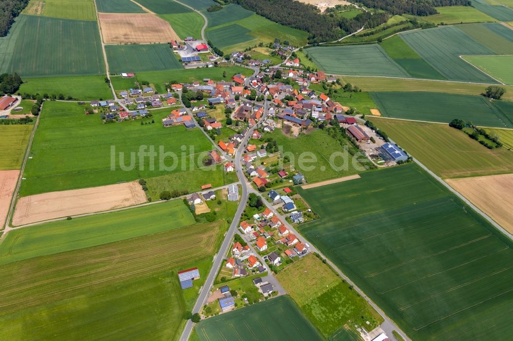 Herbsen aus der Vogelperspektive: Dorfkern in Herbsen im Bundesland Hessen, Deutschland