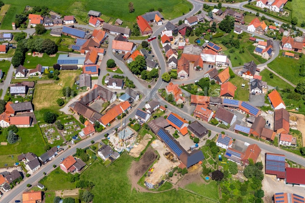 Herbsen von oben - Dorfkern in Herbsen im Bundesland Hessen, Deutschland