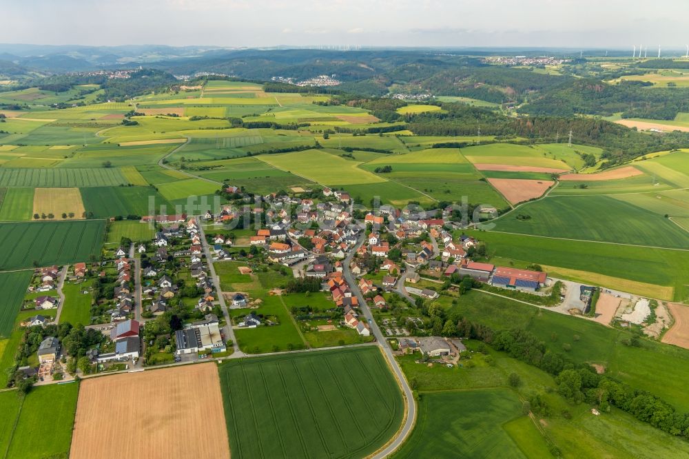 Hesperinghausen aus der Vogelperspektive: Dorfkern in Hesperinghausen im Bundesland Hessen, Deutschland