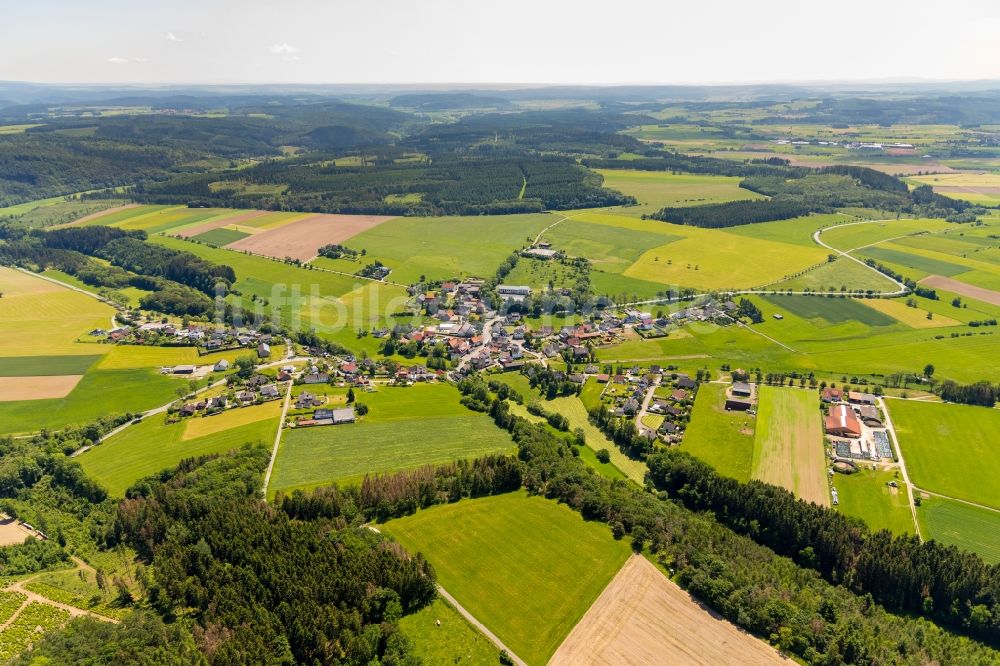 Luftaufnahme Hillershausen - Dorfkern in Hillershausen im Bundesland Hessen, Deutschland