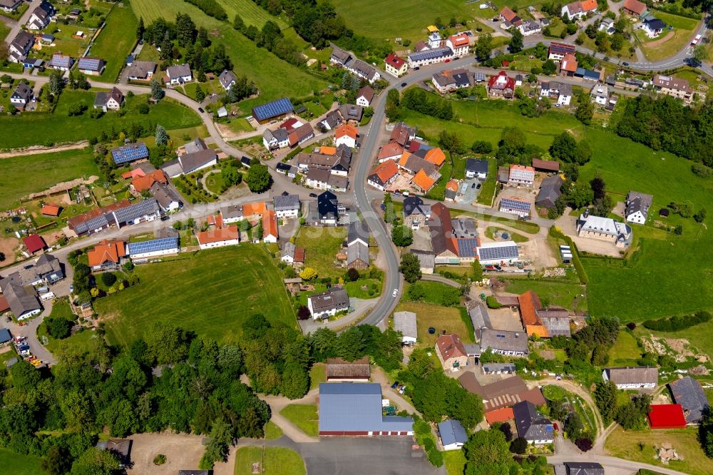 Hillershausen von oben - Dorfkern in Hillershausen im Bundesland Hessen, Deutschland