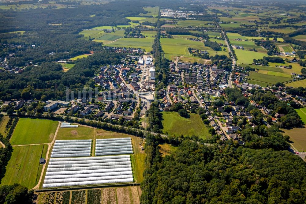 Hünxe aus der Vogelperspektive: Dorfkern in Hünxe im Bundesland Nordrhein-Westfalen, Deutschland