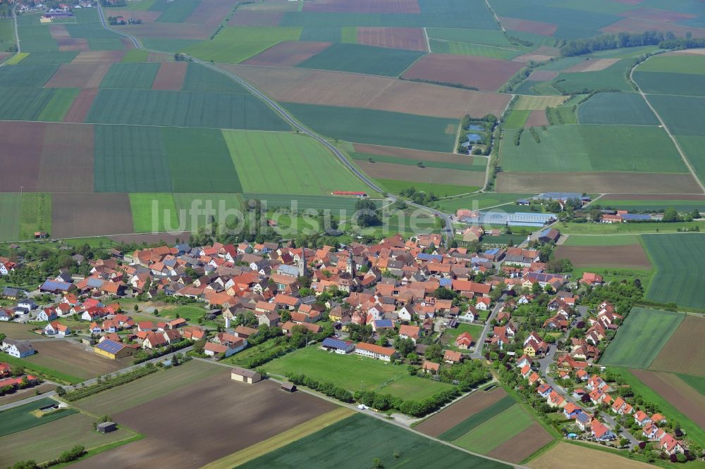 Hüttenheim, Willanzheim aus der Vogelperspektive: Dorfkern in Hüttenheim, Willanzheim im Bundesland Bayern