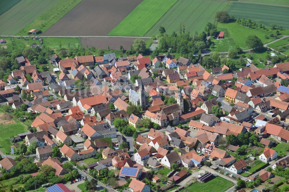 Hüttenheim, Willanzheim von oben - Dorfkern in Hüttenheim, Willanzheim im Bundesland Bayern