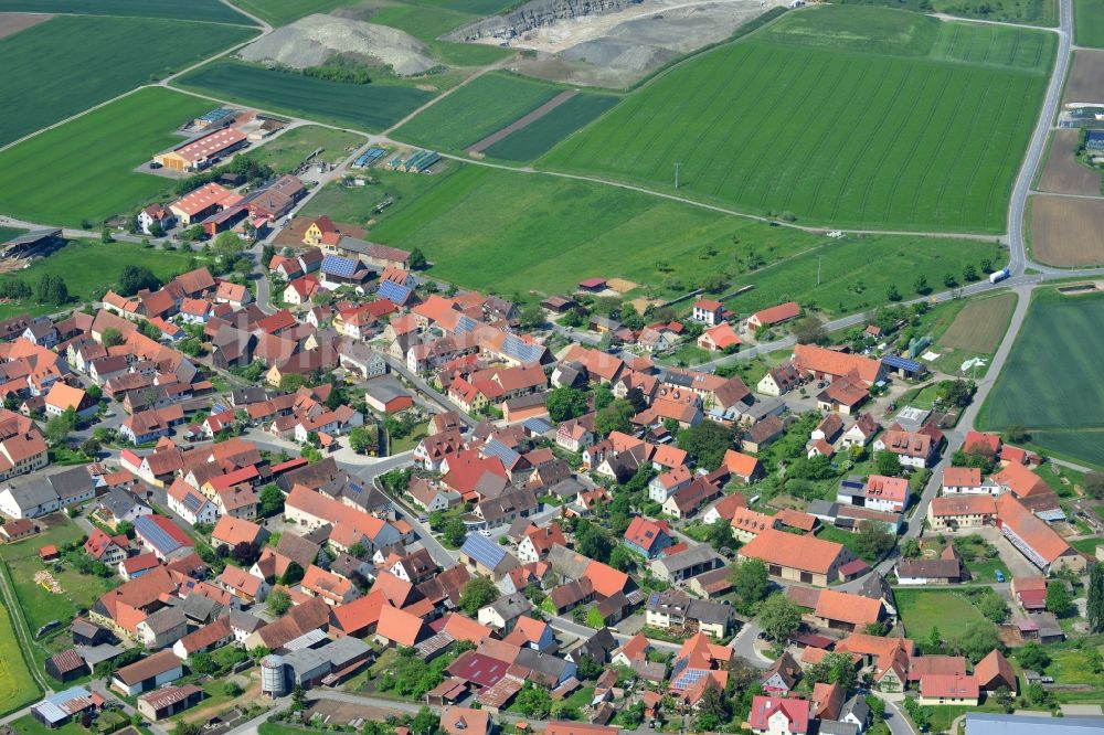 Iphofen von oben - Dorfkern in Iphofen im Bundesland Bayern