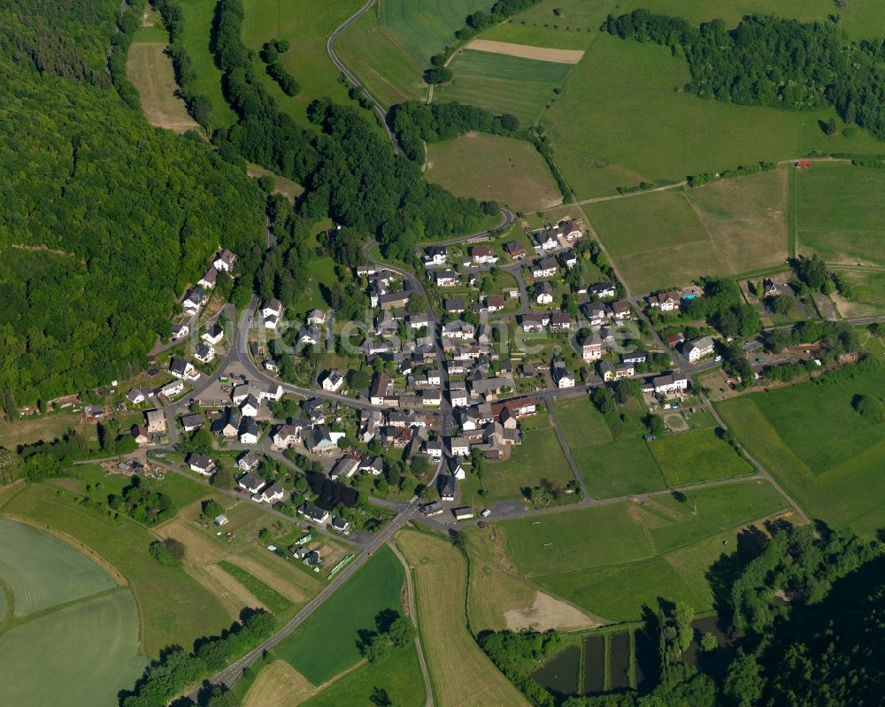 Luftaufnahme Isselbach - Dorfkern in Isselbach im Bundesland Rheinland-Pfalz