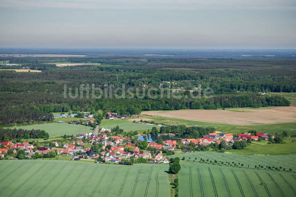 Wiesenburg/Mark von oben - Dorfkern Jeserig in Wiesenburg/Mark im Bundesland Brandenburg, Deutschland