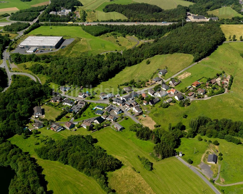 Jungfernhof, Neustadt (Wied) aus der Vogelperspektive: Dorfkern in Jungfernhof, Neustadt (Wied) im Bundesland Rheinland-Pfalz