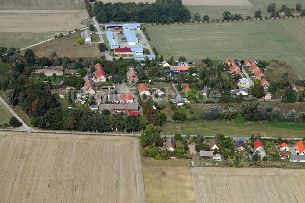 Karlshof von oben - Dorfkern in Karlshof im Bundesland Brandenburg, Deutschland