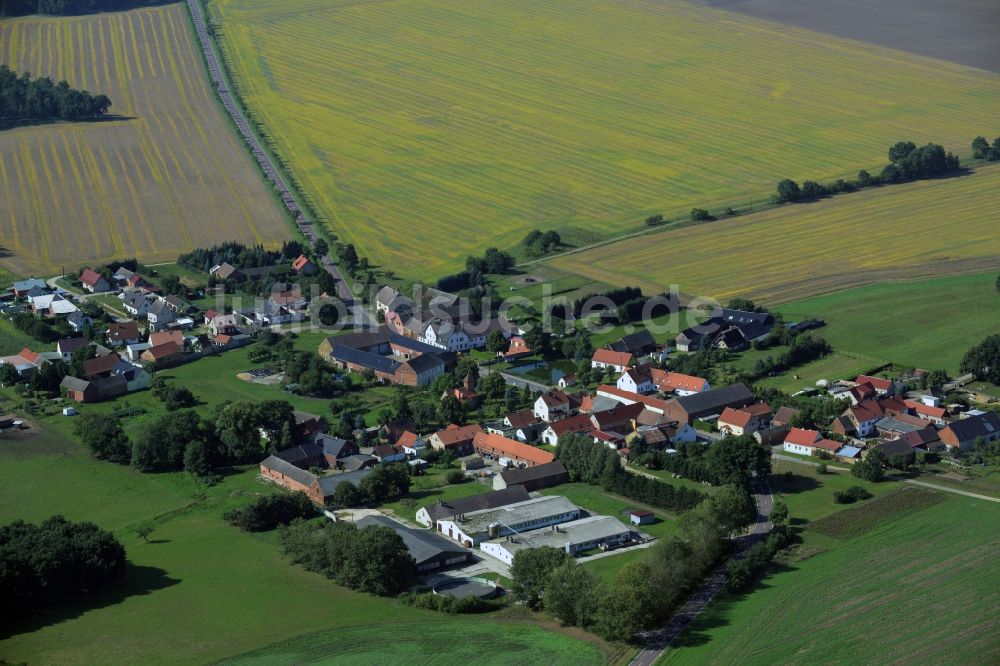 Kerzendorf aus der Vogelperspektive: Dorfkern in Kerzendorf im Bundesland Sachsen-Anhalt