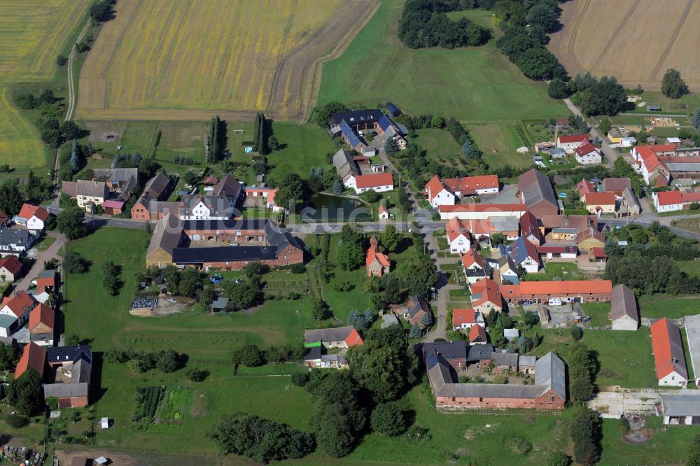 Kerzendorf aus der Vogelperspektive: Dorfkern in Kerzendorf im Bundesland Sachsen-Anhalt