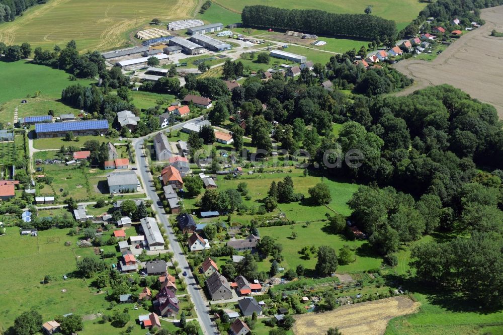 Klein Vielen aus der Vogelperspektive: Dorfkern in Klein Vielen im Bundesland Mecklenburg-Vorpommern