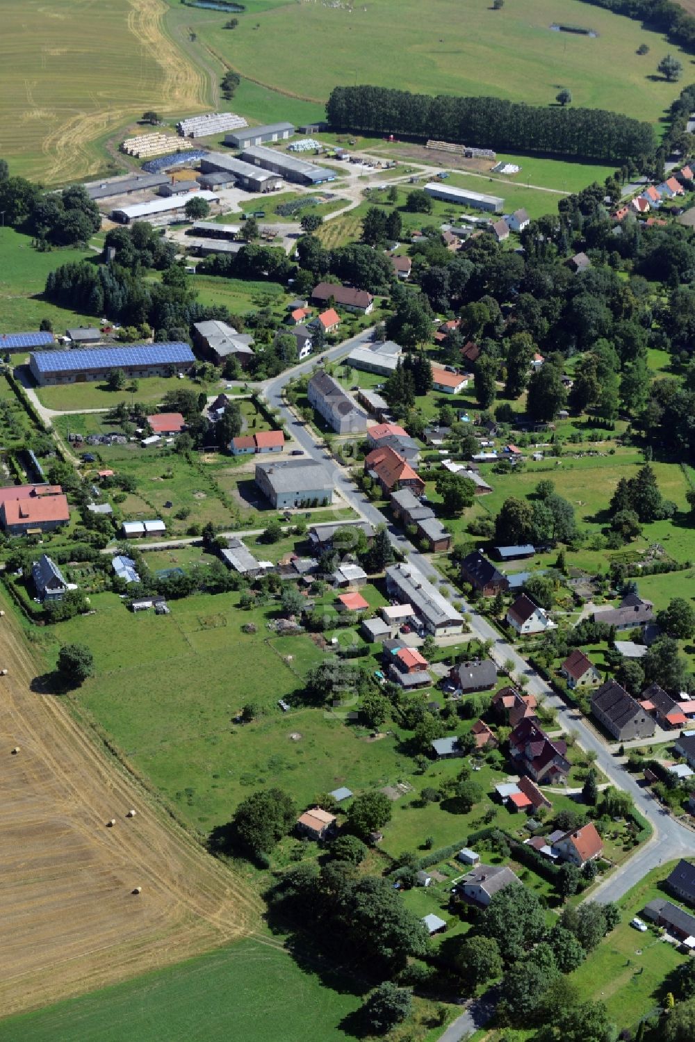 Luftaufnahme Klein Vielen - Dorfkern in Klein Vielen im Bundesland Mecklenburg-Vorpommern