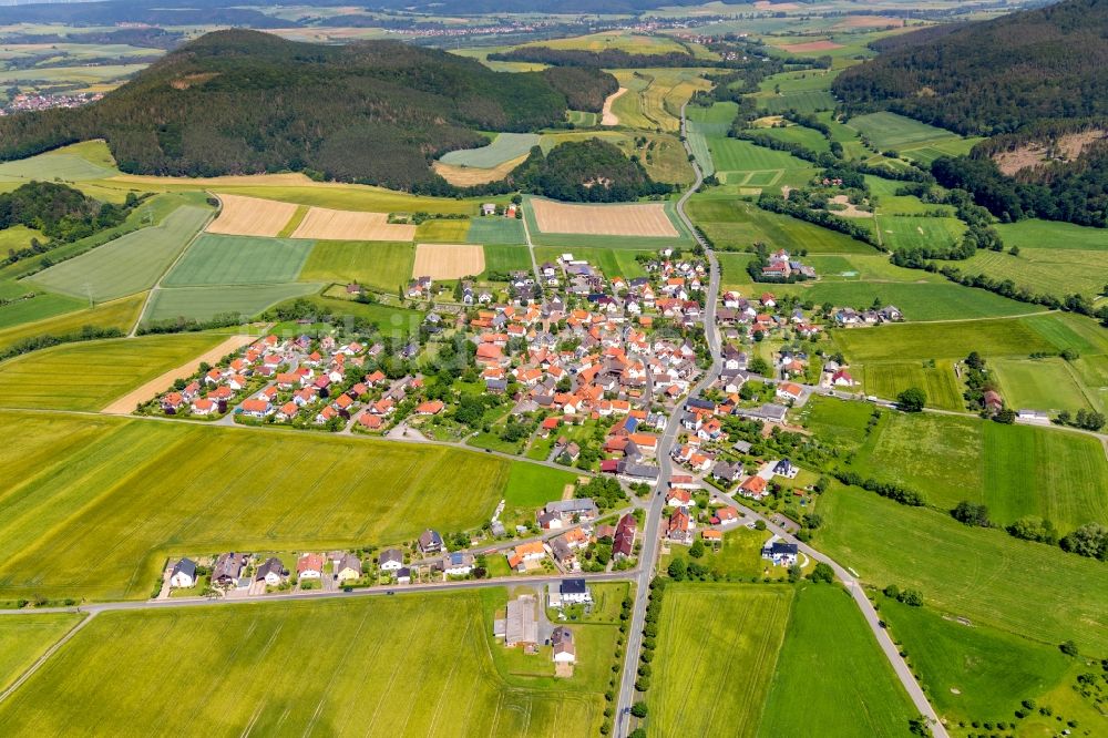 Kleinern aus der Vogelperspektive: Dorfkern in Kleinern im Bundesland Hessen, Deutschland