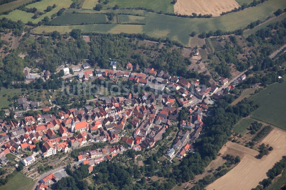 Kraichtal von oben - Dorfkern in Kraichtal- Gochsheim im Bundesland Baden-Württemberg