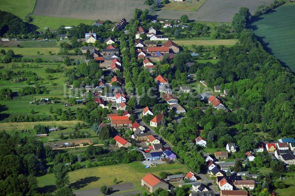 Löwenbruch aus der Vogelperspektive: Dorfkern in Löwenbruch im Bundesland Brandenburg