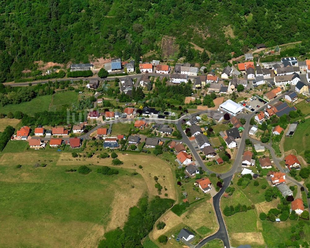 Meckenbach von oben - Dorfkern in Meckenbach im Bundesland Rheinland-Pfalz