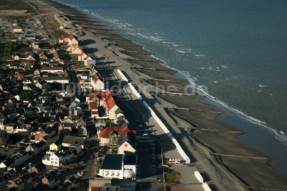 Luftbild Cayeux-sur-Mer - Dorfkern am Meeres- Küstenbereich des Kanal in Cayeux-sur-Mer in Nord-Pas-de-Calais Picardie, Frankreich