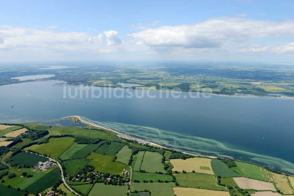 Altenhof von oben - Dorfkern am Meeres- Küstenbereich der Ostsee in Altenhof im Bundesland Schleswig-Holstein