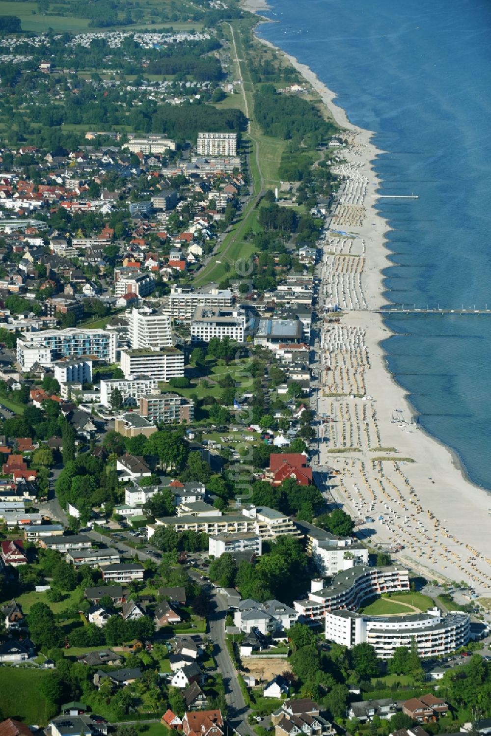 Luftaufnahme Grömitz - Dorfkern am Meeres- Küstenbereich der Ostsee in Grömitz im Bundesland Schleswig-Holstein, Deutschland