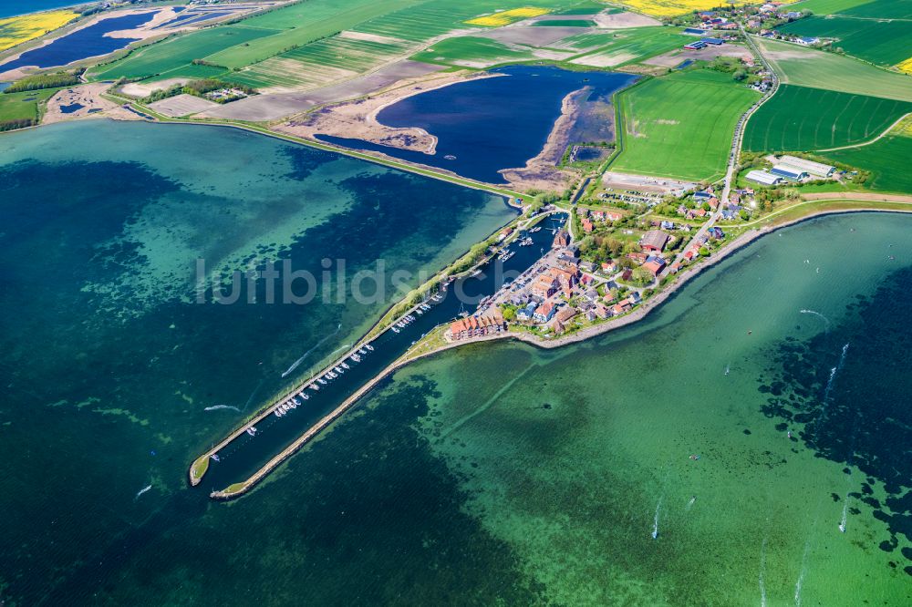 Luftbild Fehmarn - Dorfkern am Meeres- Küstenbereich der Ostsee in Orth in Fehmarn im Bundesland Schleswig-Holstein, Deutschland