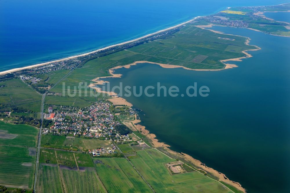 Dierhagen von oben - Dorfkern am Meeres- Küstenbereich der Ostsee im Ortsteil Dändorf in Dierhagen im Bundesland Mecklenburg-Vorpommern