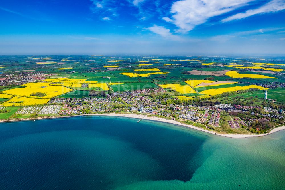 Pelzerhaken von oben - Dorfkern am Meeres- Küstenbereich der Ostsee in Pelzerhaken im Bundesland Schleswig-Holstein, Deutschland