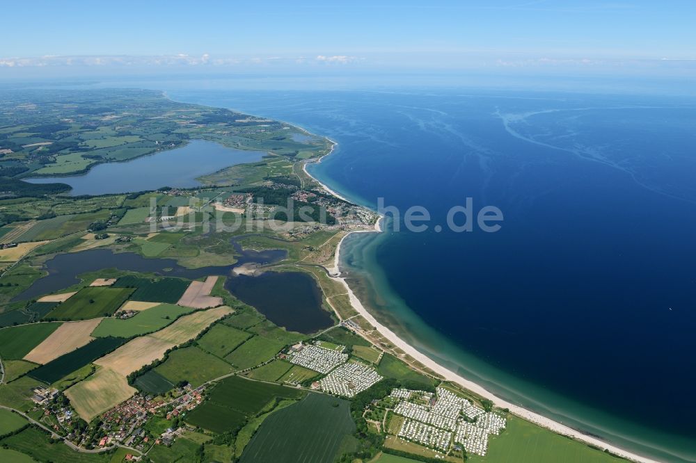 Luftaufnahme Sehlendorf - Dorfkern am Meeres- Küstenbereich der Ostsee in Sehlendorf im Bundesland Schleswig-Holstein