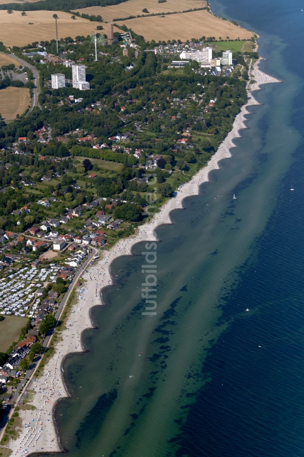 Sierksdorf aus der Vogelperspektive: Dorfkern am Meeres- Küstenbereich der in Sierksdorf im Bundesland Schleswig-Holstein, Deutschland