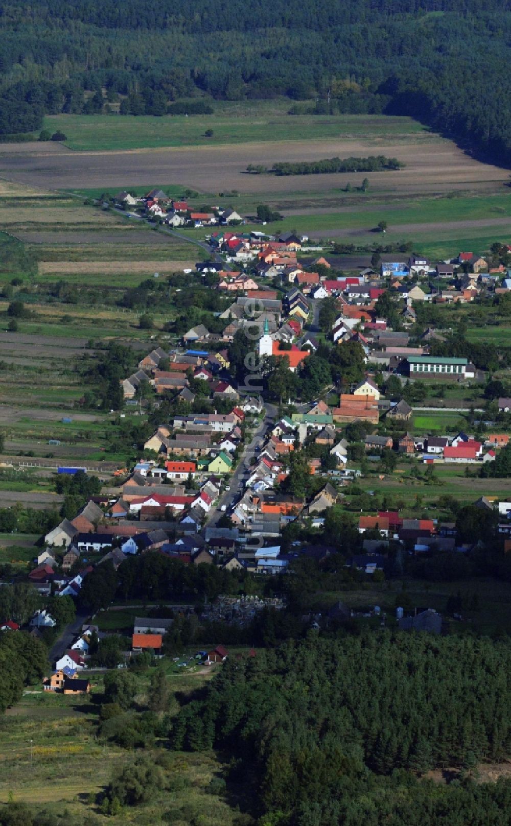 Luftaufnahme Nawodna - Dorfkern Nawodna in Westpommern in Polen